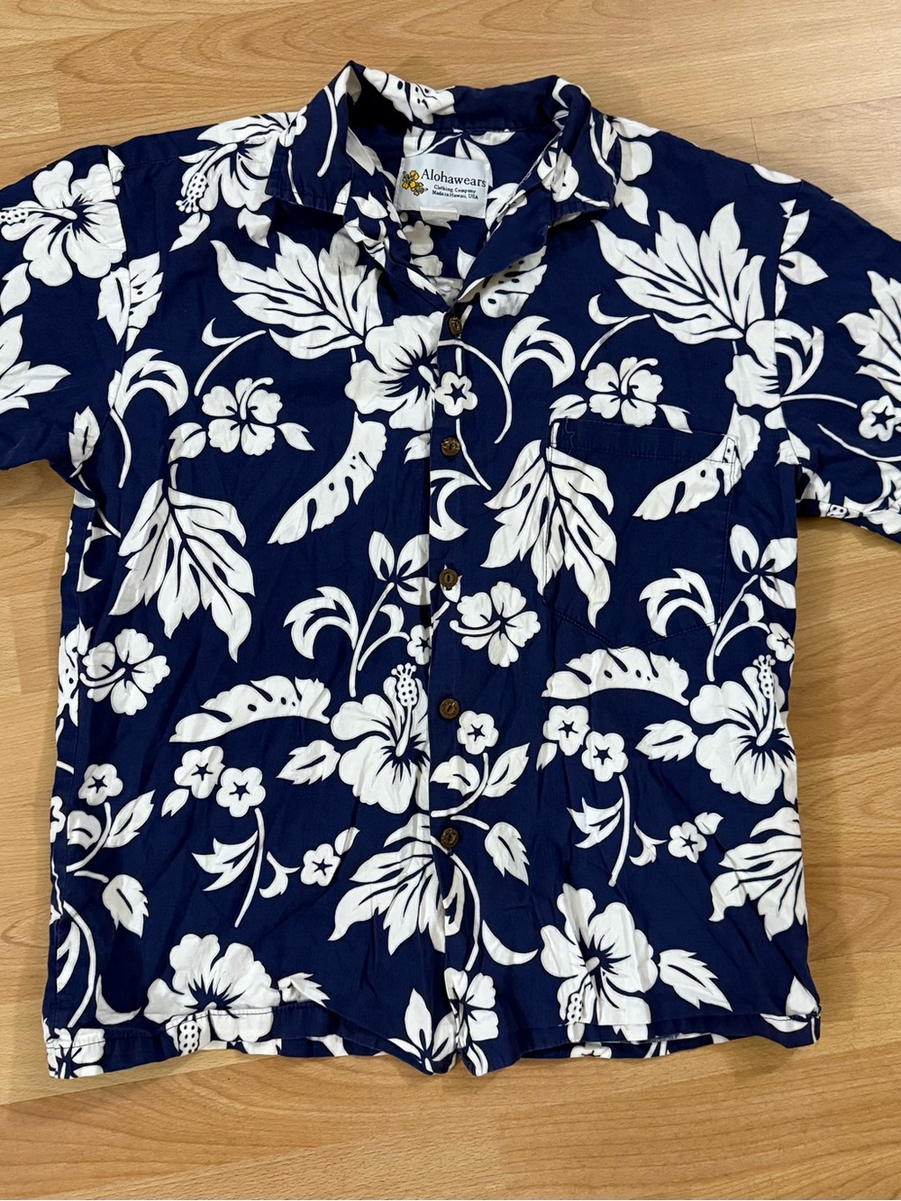 Alohawears Men's Navy Blue Floral Short-Sleeve Button-Down Shirt